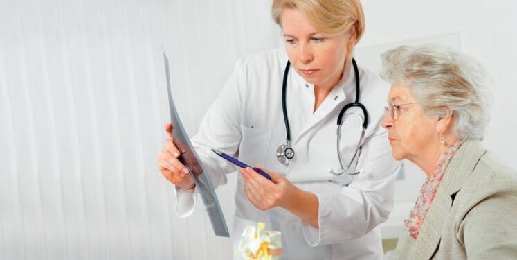 medikuak bizkarreko minaren tratamendua agintzen du